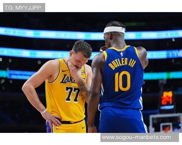 库里赛前得知巴特勒缺阵迅速调整战术直接启用理查德应对挑战